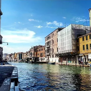 Homestay The Artist Place, Venice