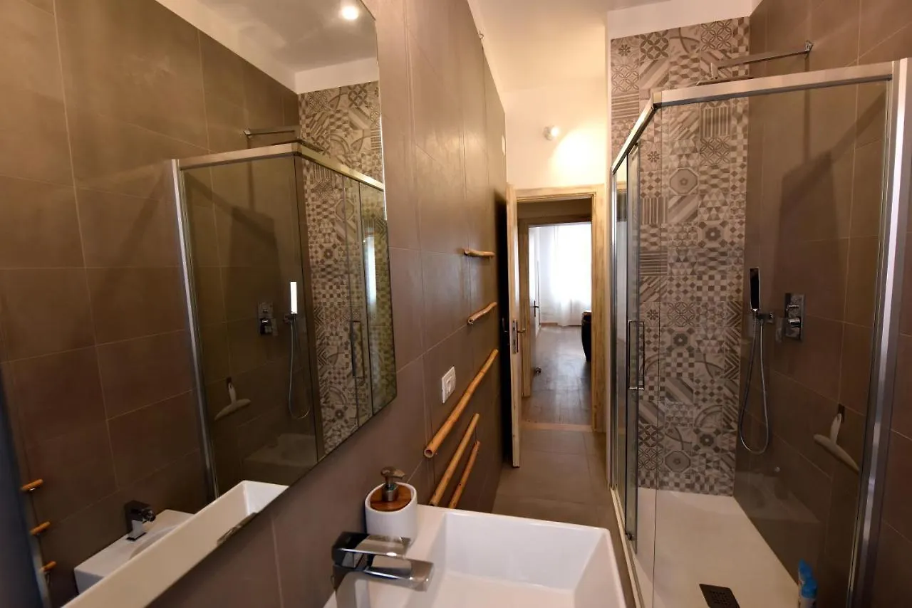 Al Piano - Home Away From Home Venise