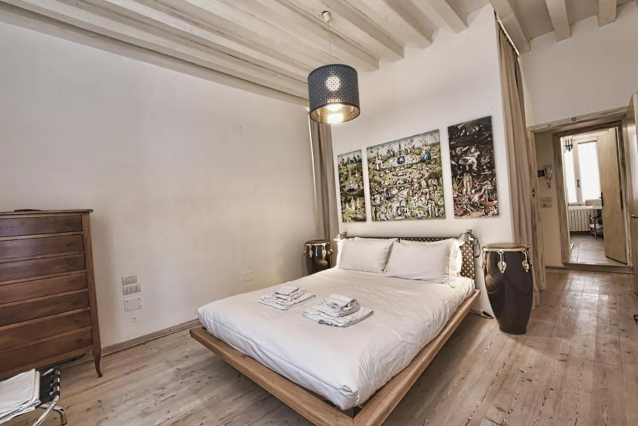 Al Piano - Home Away From Home Venise