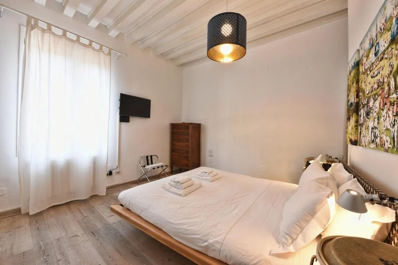 Al Piano - Home Away From Home Venise
