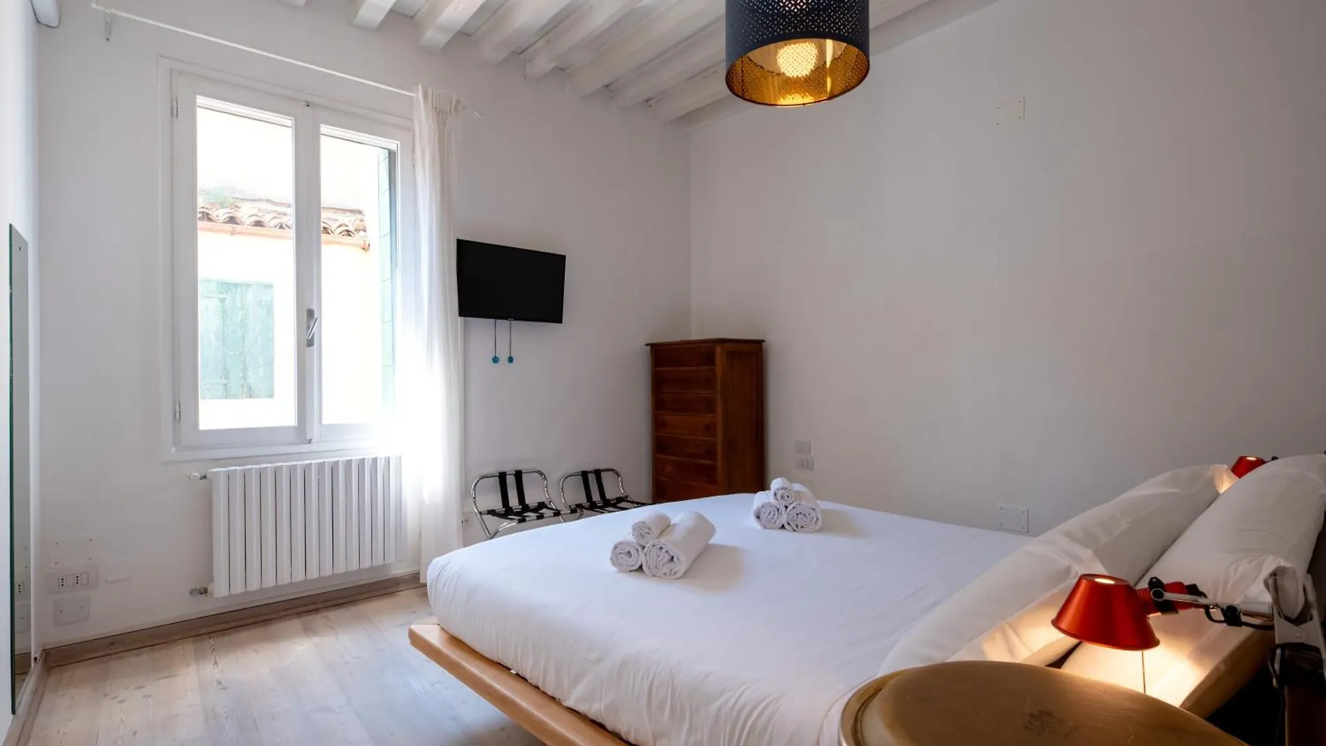 Al Piano - Home Away From Home Venice Apartment