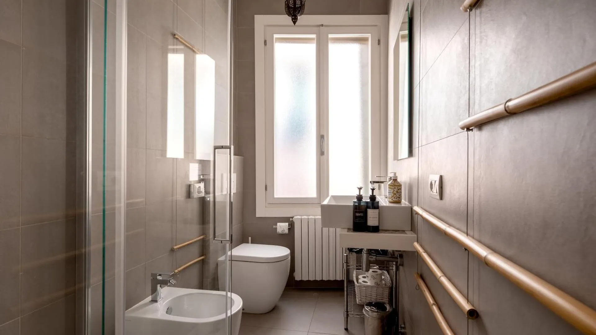 Al Piano - Home Away From Home Venice Apartment
